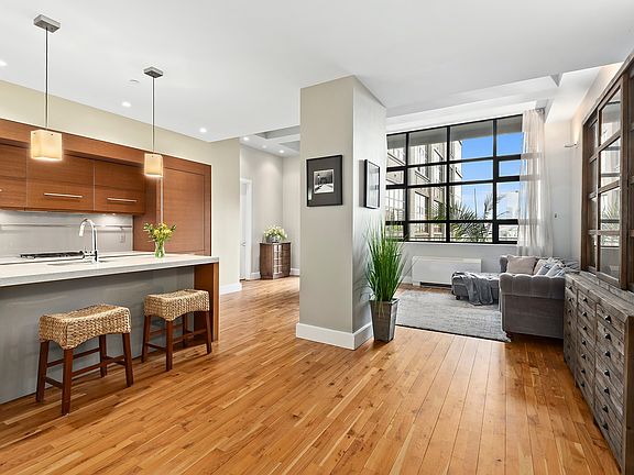 3rd image of 360 Furman St APT 824
