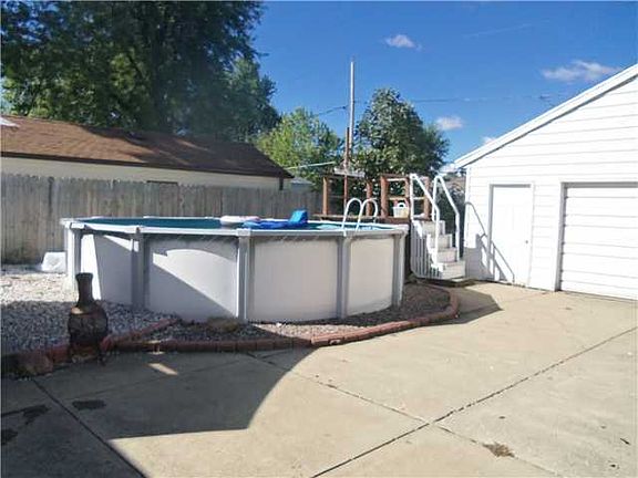 3rd image of 200 Parkhurst Blvd