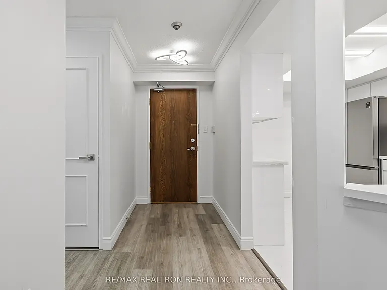 7440 Bathurst St #608 — Photo 5