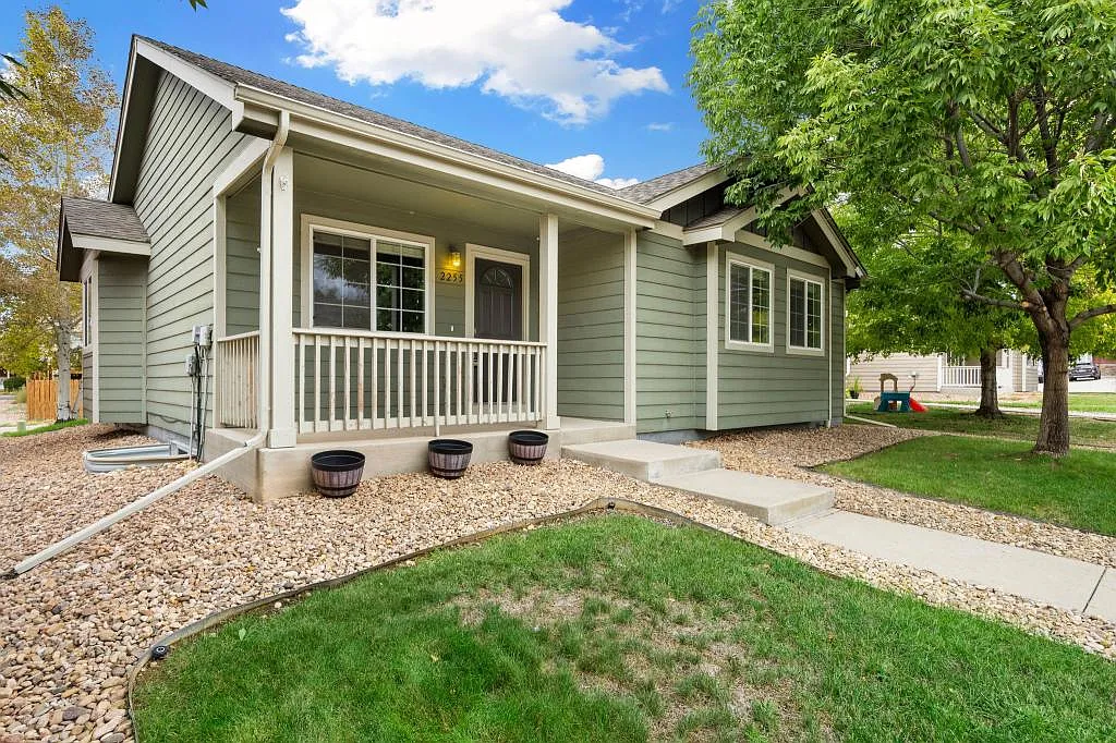 2255 Sopris Cir — Photo 1