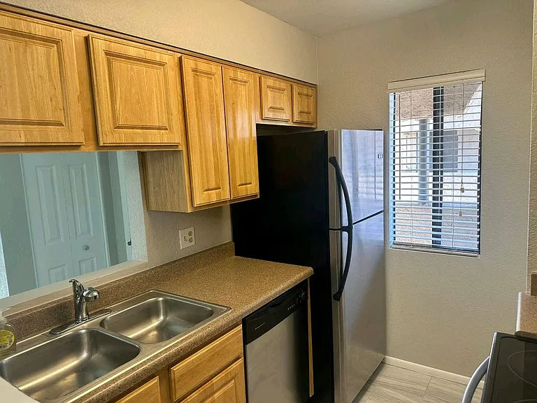1745 E Glenn St #220 — Photo 30