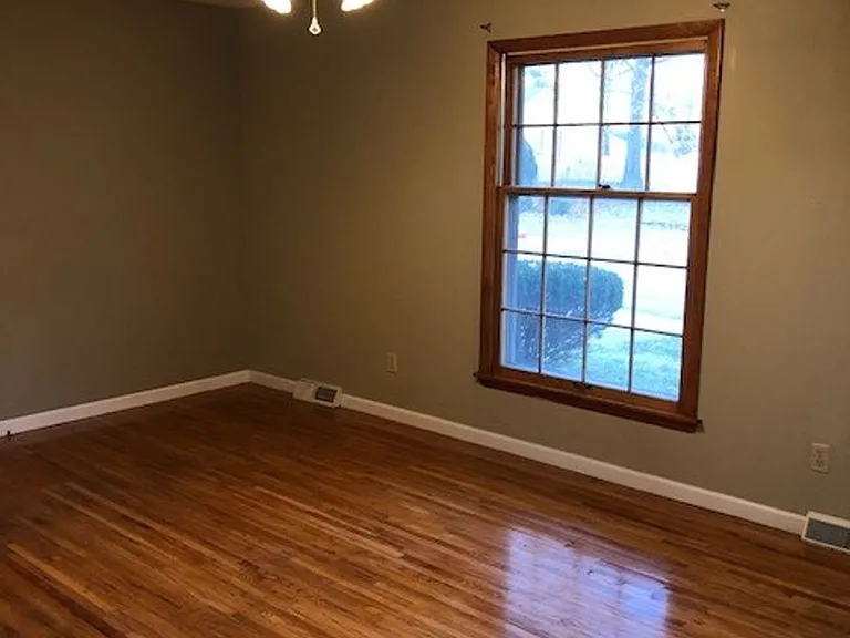 11 Friendship Ct — Photo 9