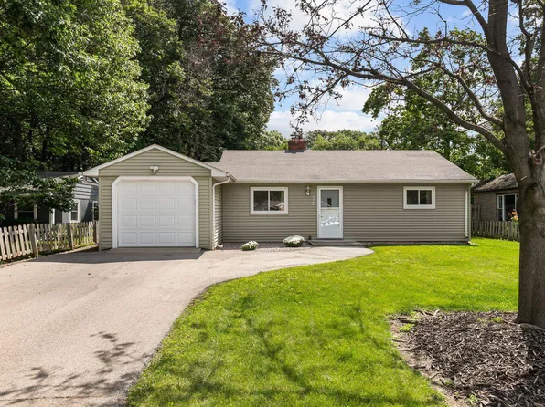 2340 Gmeiner Rd, Appleton, WI 54915