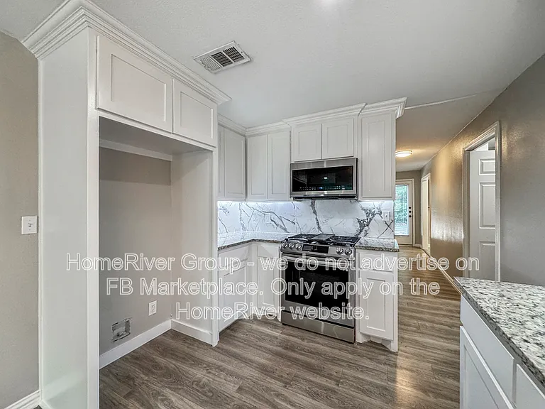1124 E 11th St — Photo 7