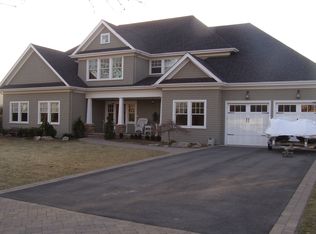 118 Wagstaff Ln, West Islip, NY 11795