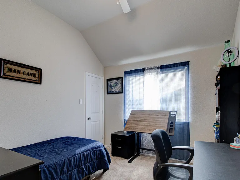 531 Sydney St — Photo 18