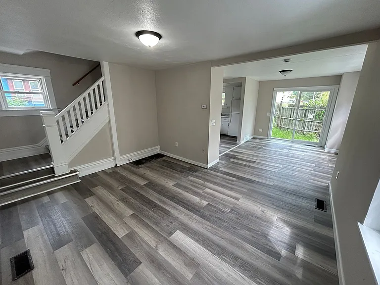 109 Kent Ct — Photo 15
