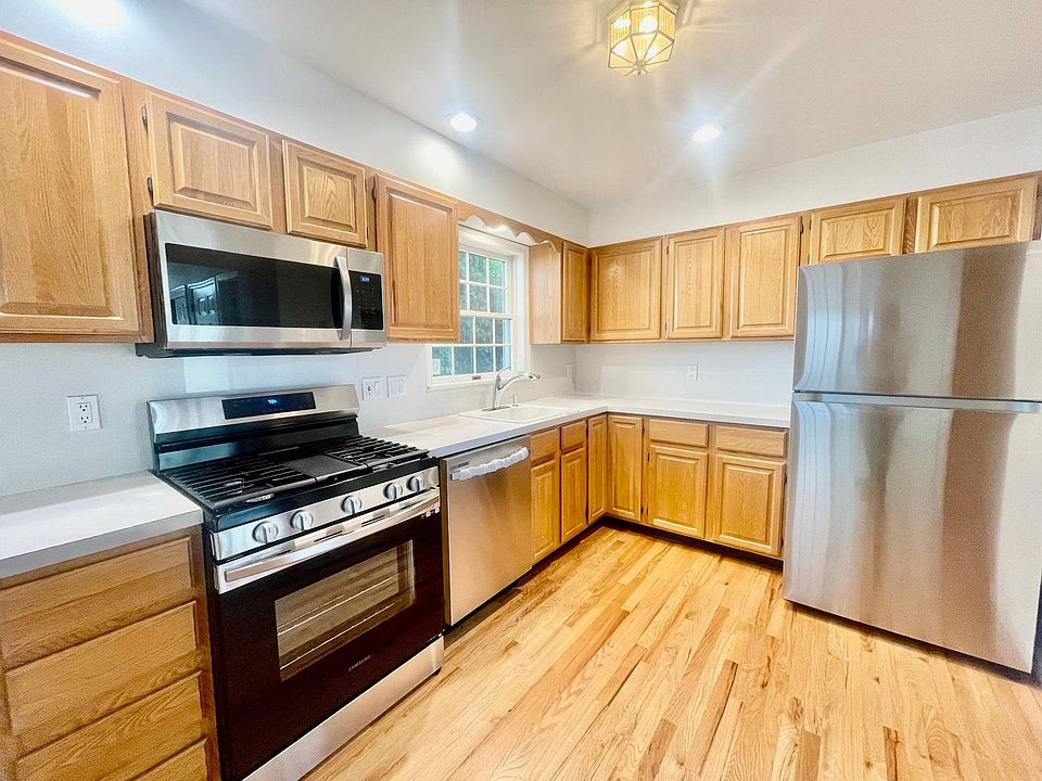 1st image of 221 Gordon Ave #2