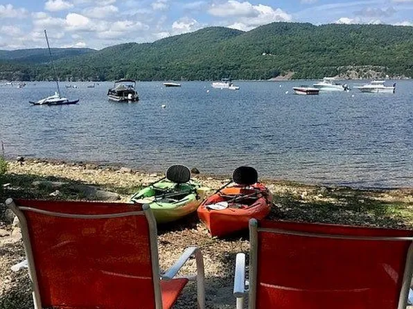 326 Corlear Dr, Willsboro, NY 12996