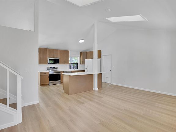 5th image of 1055 E 19th Ave