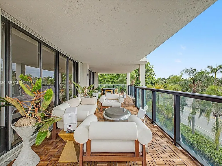 2575 Brickell Bay Dr #4A — Photo 1
