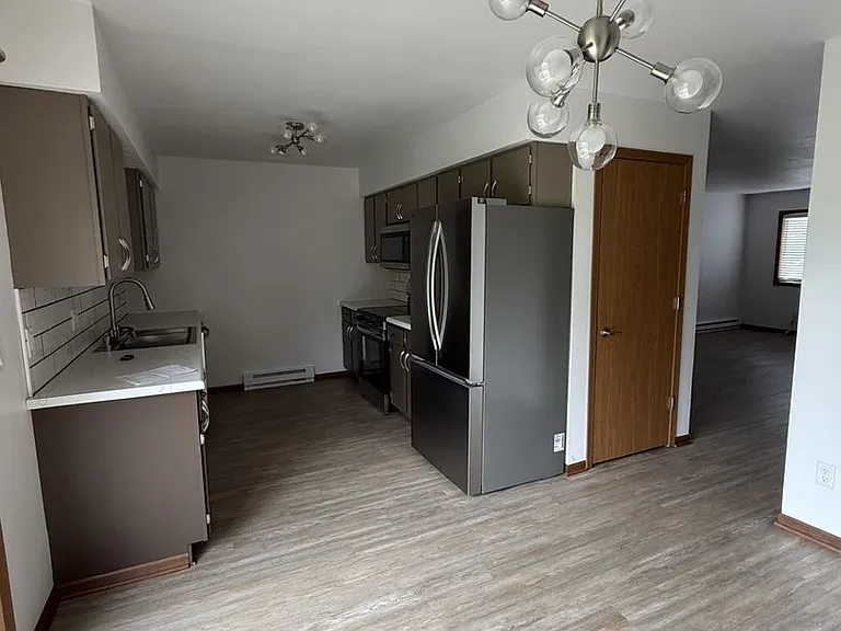 1516 Vogt Dr — Photo 7