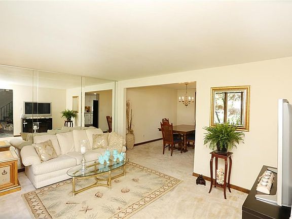 3rd image of 260 Sprucewood Ter