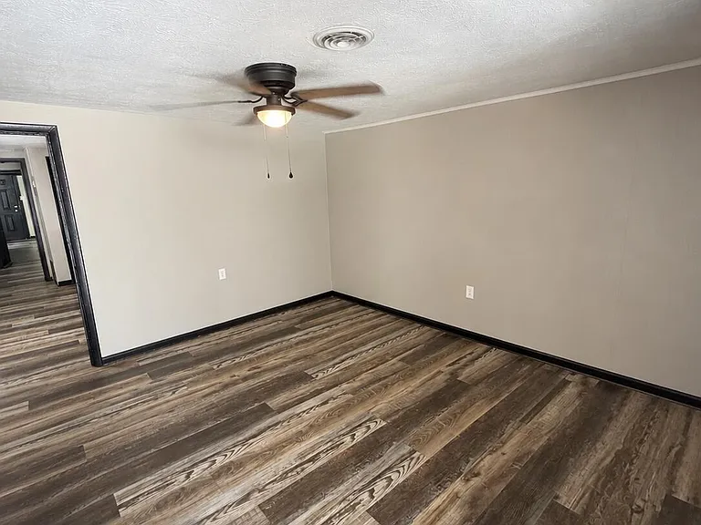 246 Warnock St — Photo 5