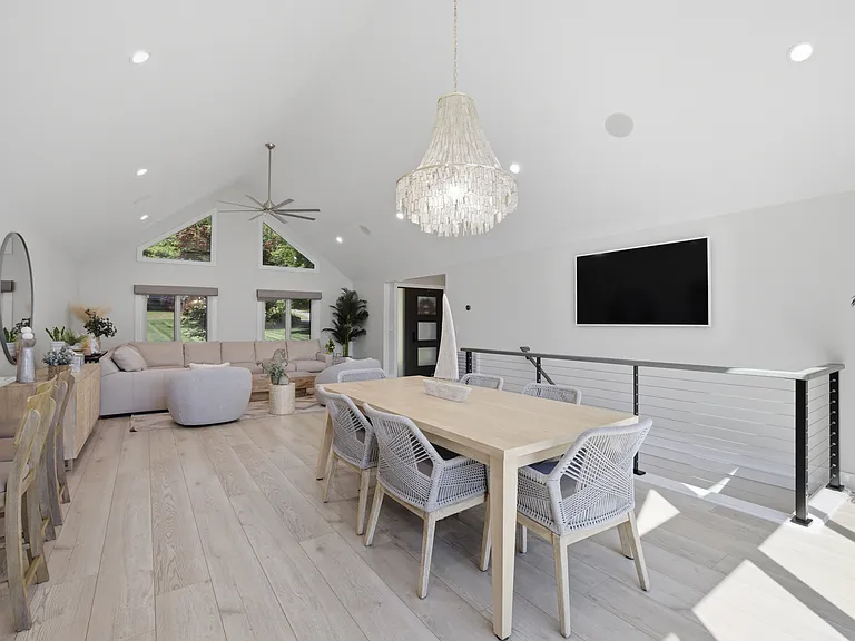 15928 Henry Ln — Photo 10