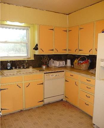 4th image of 300 Sue Ln