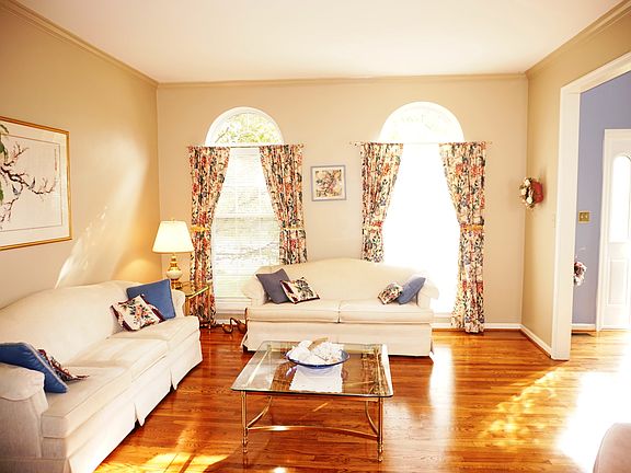 4th image of 29 Westwoods Blvd