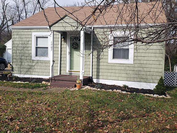3rd image of 1905 Maple Dr