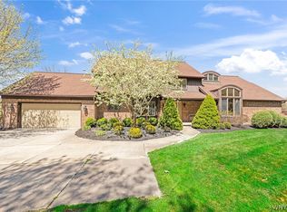 133 Hidden Ridge Cmn, Williamsville, NY 14221