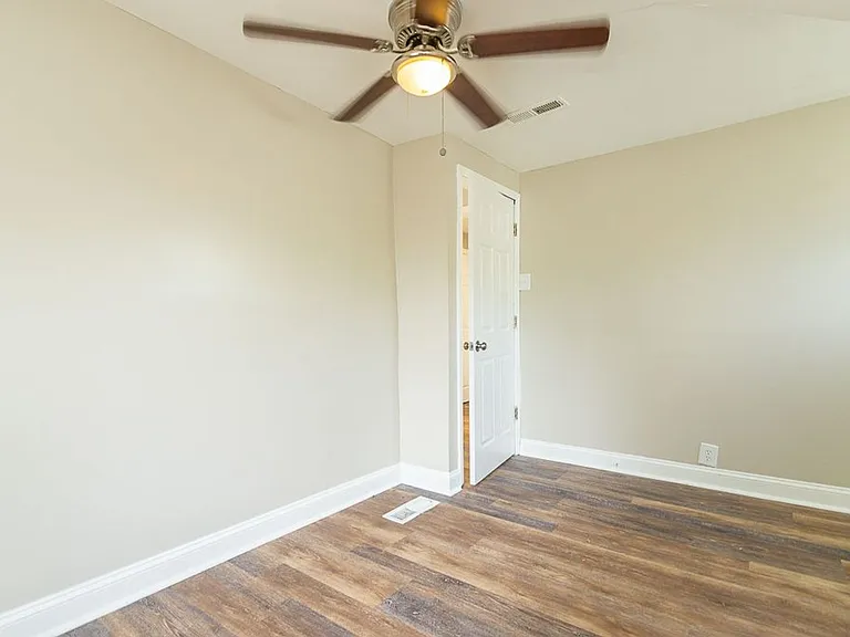 1340 Sheffield Rd — Photo 2