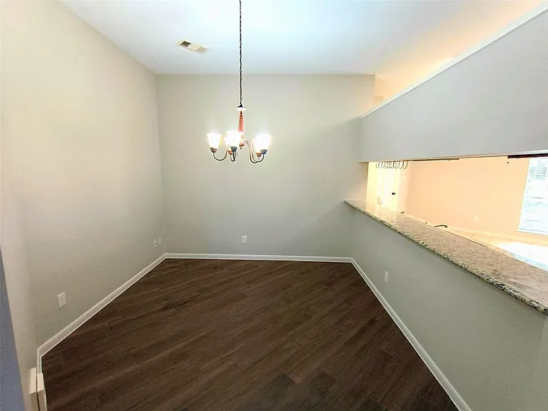 3821 Pin Oak Dr N — Photo 6