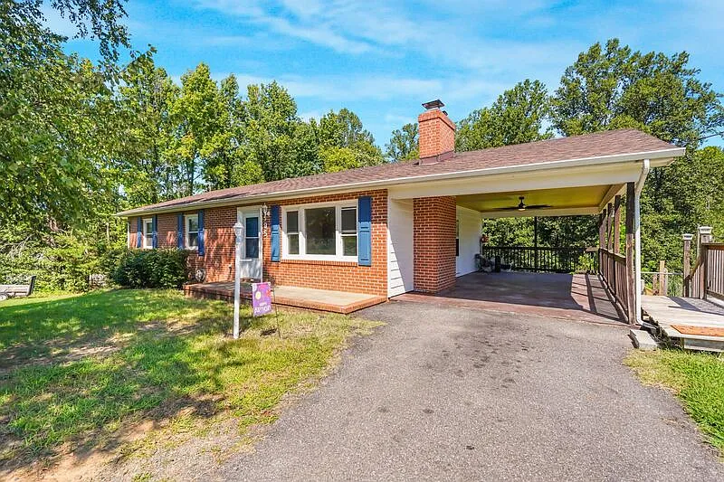3 bed, 3.0 bath, 2464 sqft, $2,650 — Photo 1