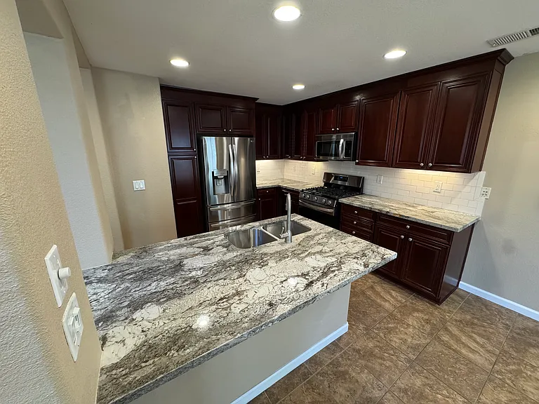 1679 Lone Oak Trl — Photo 4