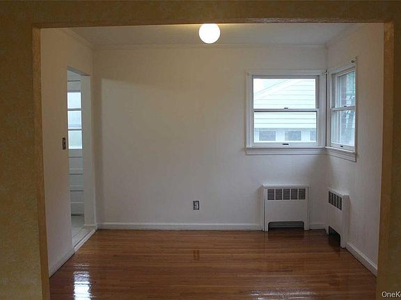 4th image of 7 Beatrice Ave