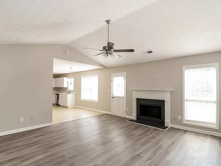 88 Ann Cir SE — Photo 5