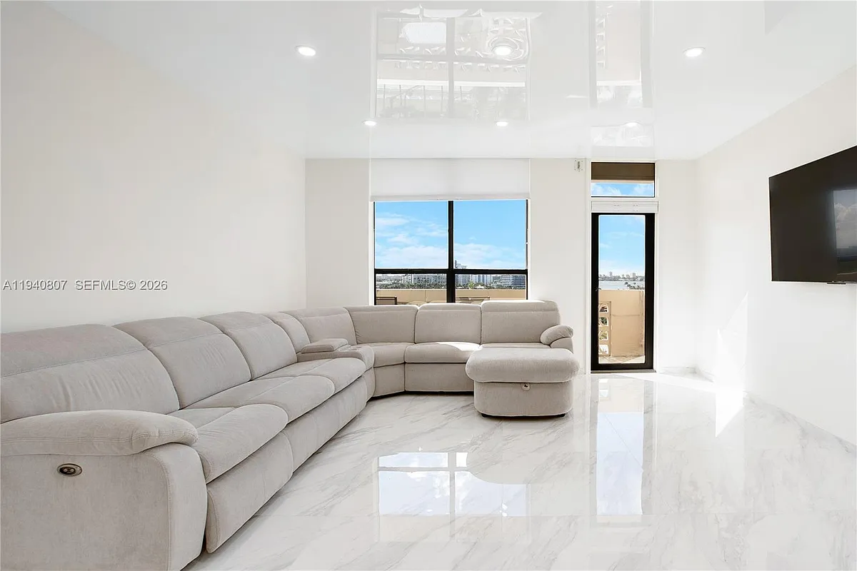 Building Photo - 10185 Collins Ave #907
