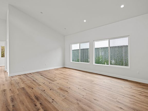 5th image of 5233 Strohm Ave
