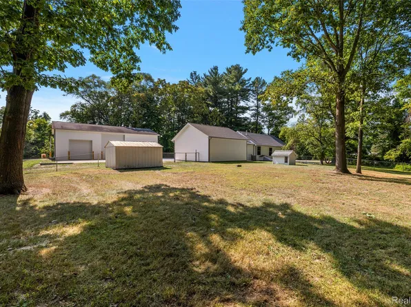 5771 Gratiot Ave, Saint Clair, MI 48079