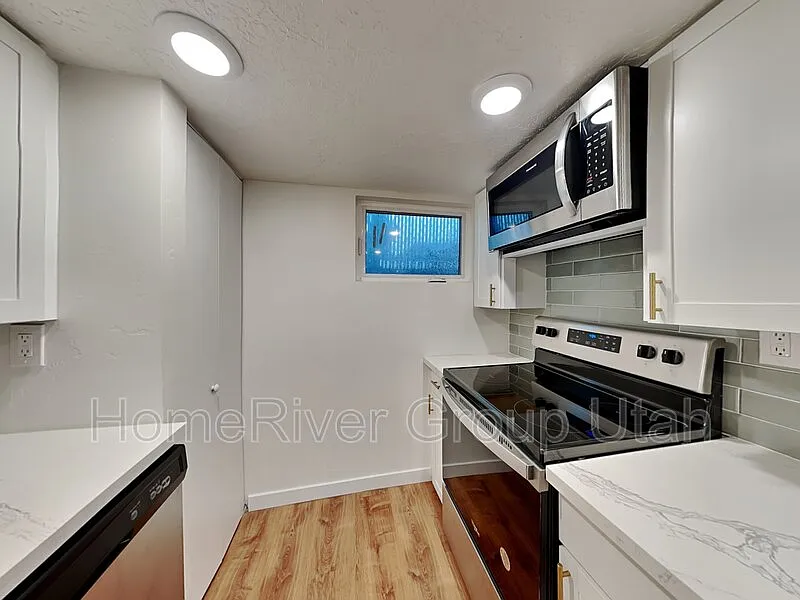2 bed, 1.0 bath, 724 sqft, $1,425 — Photo 2