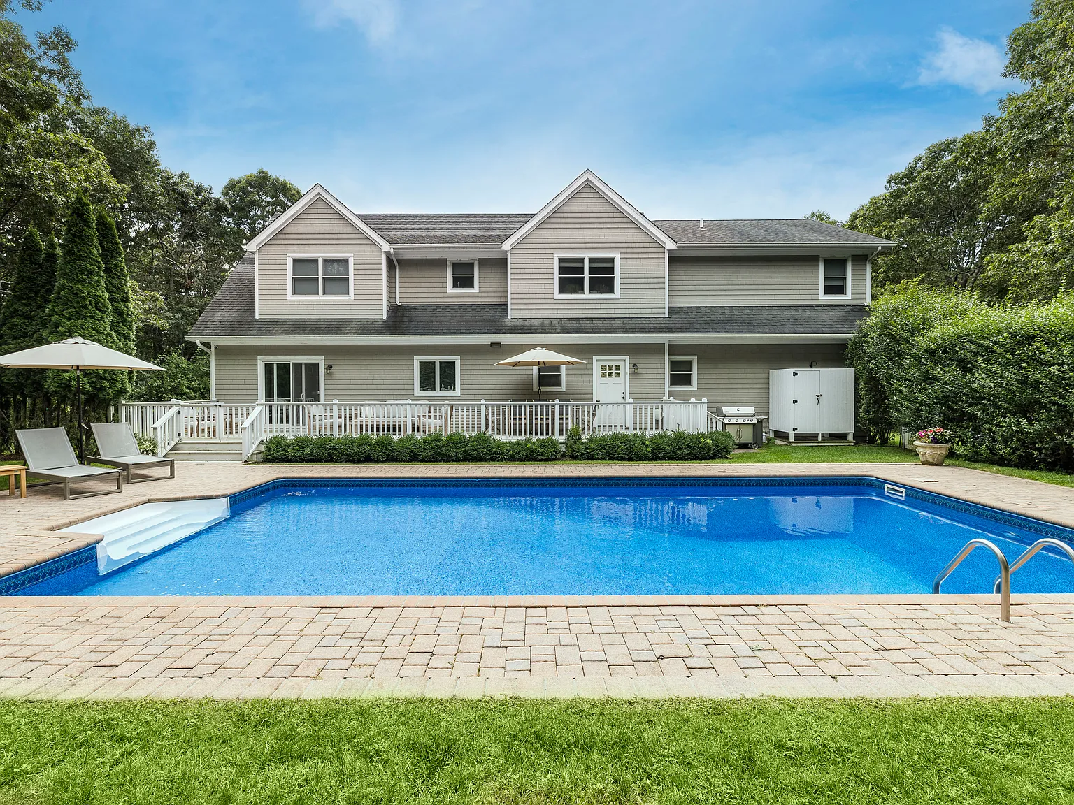 Immaculate & Spacious Village Fringe Home — Photo 2