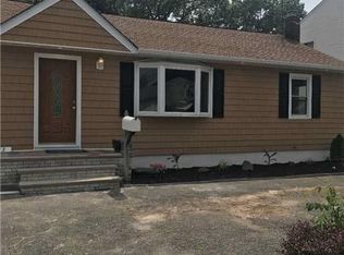 13 Gilbert Pl, Amityville, NY 11701