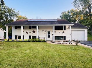 900 Meadow Dr, Saint Clair, MO 63077