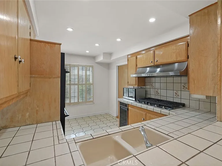 11803 Gerald Ave — Photo 13