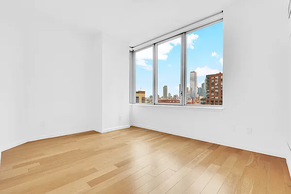 Rented by SERHANT. | media 11