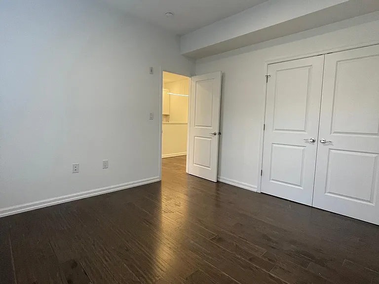 641 Green Ln #6 — Photo 8
