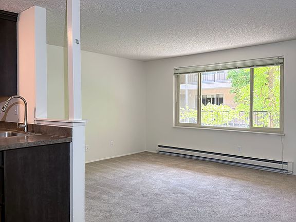 4th image of 522 N I St APT 202