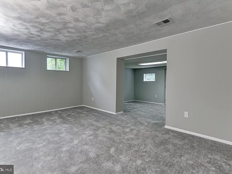 12702 N Point Ln — Photo 13