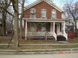418 W Douglas St, Freeport, IL 61032
