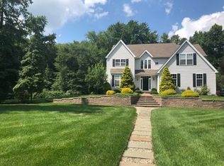 8 Greenbriar Rd, Mullica Hill, NJ 08062