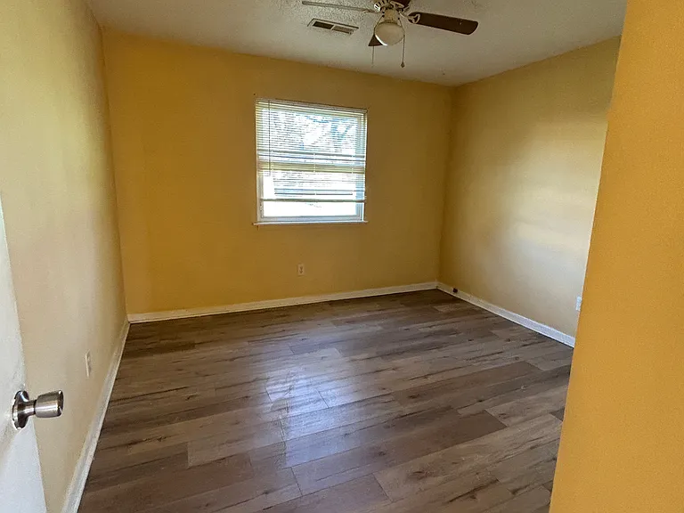 2411 Mount Vernon Rd NW — Photo 5
