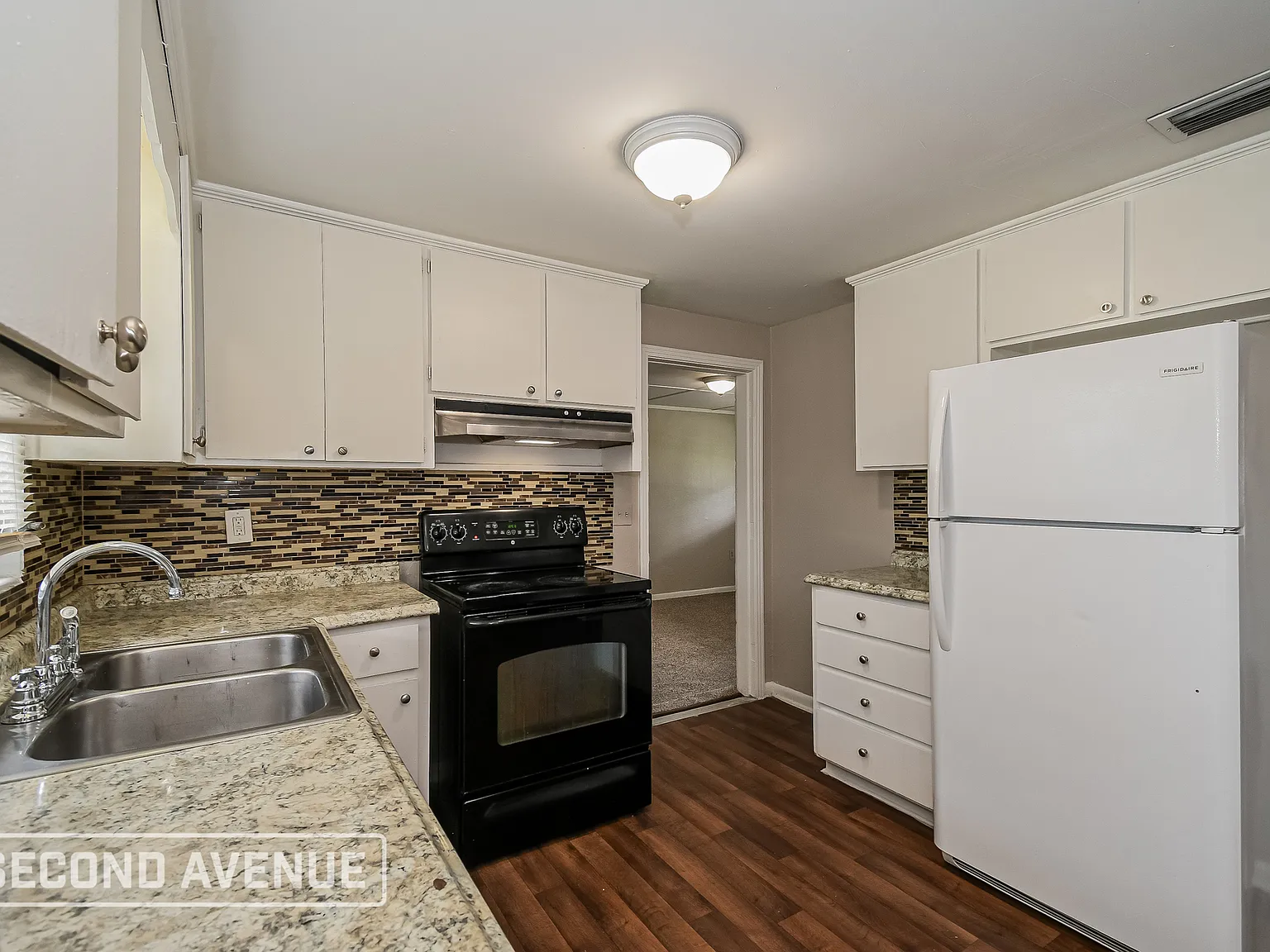 3 bed, 2.0 bath, 1242 sqft, $1,425 — Photo 2
