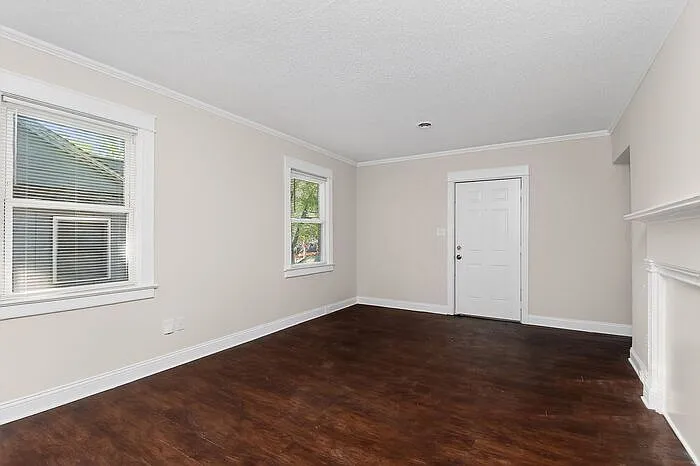 420 Plymouth Ave — Photo 7