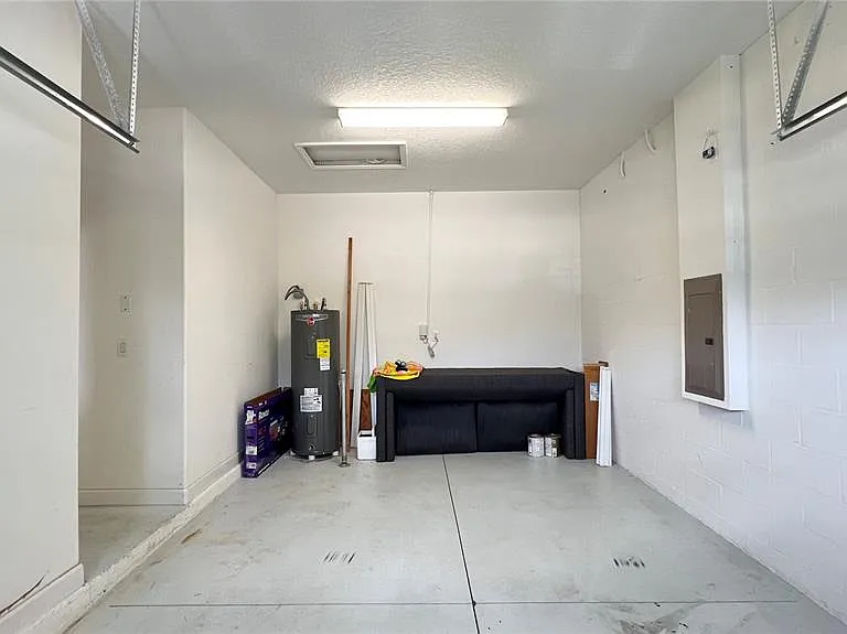 2353 Victoria Dr — Photo 7