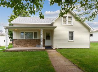 202 2nd Ave, Newhall, IA 52315