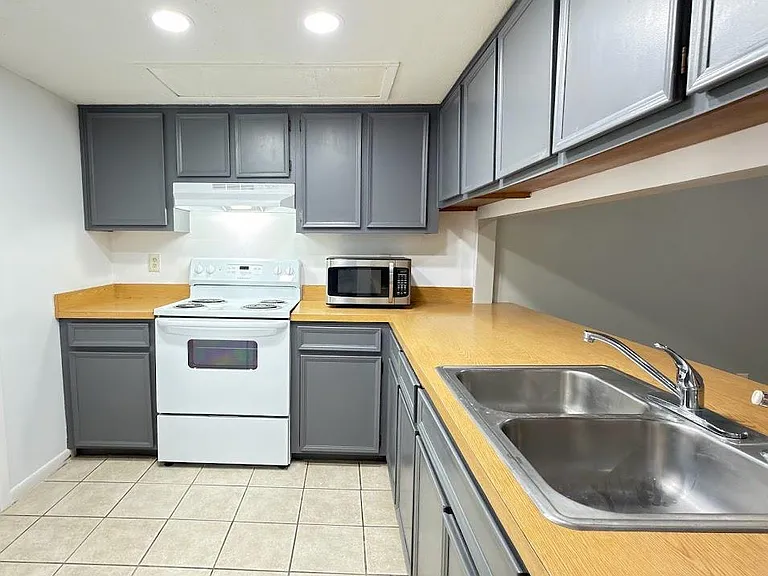 1307 Baytree Dr #D — Photo 9