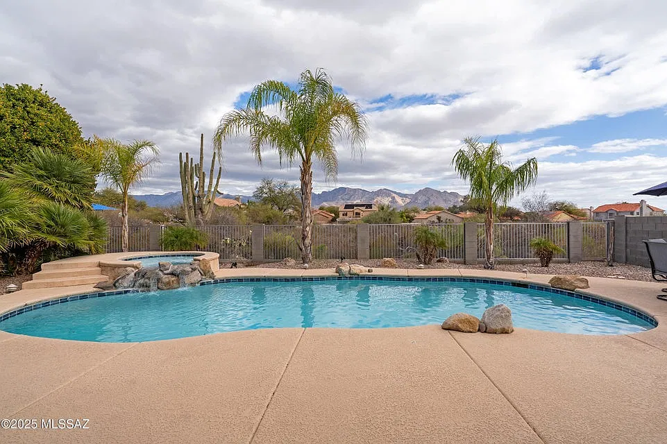 4 bed, 2451 sqft, $4,600 — Photo 1
